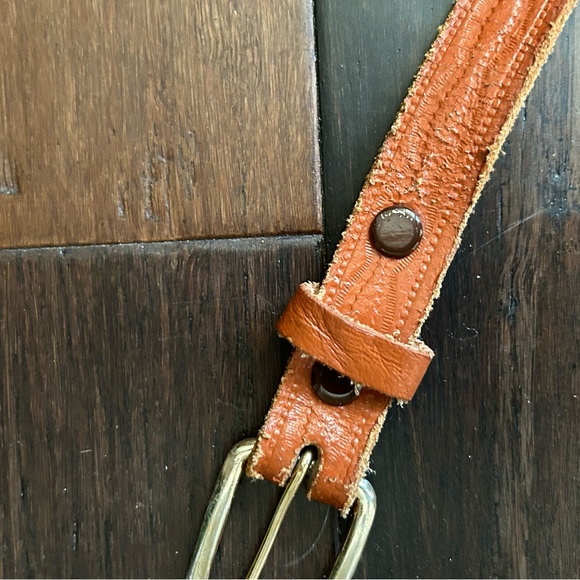 Childs handcrafted souvenir belt from Alaska with beaded detail. Brown leather. - Picture 5 of 6